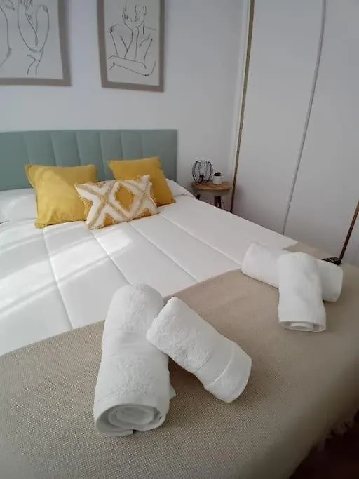 Casa, 300 Metros Playa, Wifi, Parking. contacts